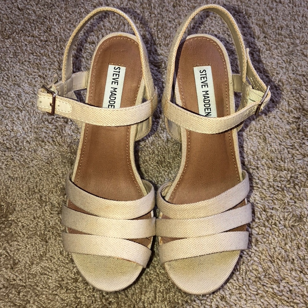 Steve Madden nude wedge heels